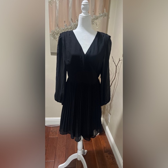 Haute Curve Long Sleeve Semi Sheer Pleated Wrap Dress Black Plus 1X NEW - Picture 4 of 9